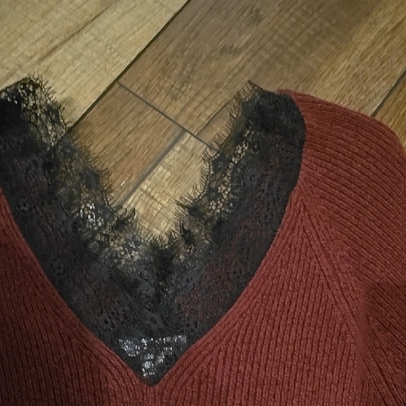 Elegant Burgundy V-Neck Sweater with Lace Trim - Picture 2 of 7
